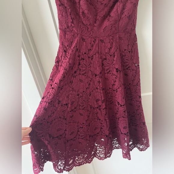 NWT - Le Chateau Lace Off-Shoulder Dress – Size 2 - Picture 9 of 14